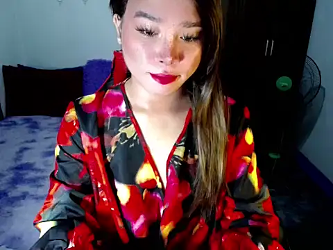 Snapshot of Urassiansweetcummer chatting on 10-30-25, 02:10 Urassiansweetcummer online show from 10-30-25, 02:10