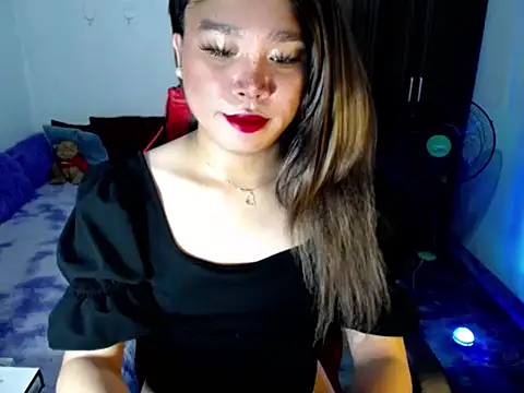 Urassiansweetcummer online show from 04-21-26, 02:25