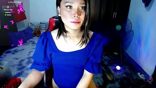 Snapshot of Urassiansweetcummer chatting on 02-18-26, 08:00 Urassiansweetcummer online show from 02-18-26, 08:00