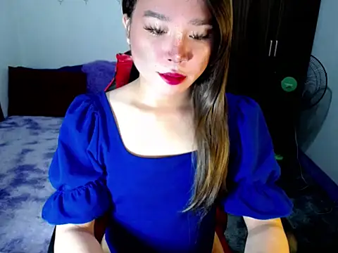 Snapshot of Urassiansweetcummer chatting on 10-31-25, 12:29 Urassiansweetcummer online show from 10-31-25, 12:29