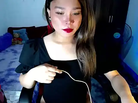 Urassiansweetcummer online show from 03-17-26, 02:47