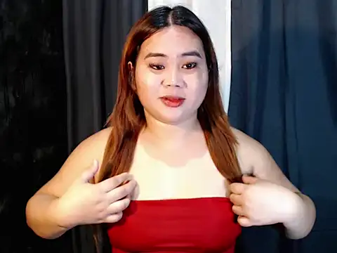 Snapshot of queen_staceyy chatting on 11-25-25, 06:03 queen staceyy online show from 11-25-25, 06:03