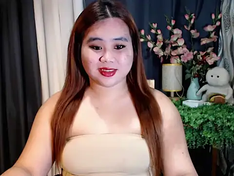 Snapshot of queen_staceyy chatting on 10-13-25, 04:47 queen staceyy online show from 10-13-25, 04:47