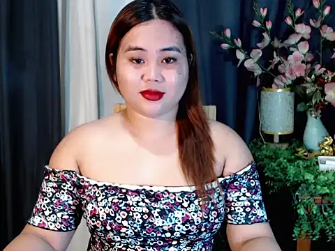 Snapshot of queen_staceyy chatting on 11-18-25, 07:00 queen staceyy online show from 11-18-25, 07:00