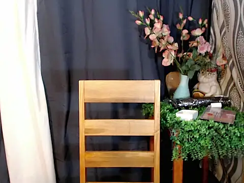 Snapshot of queen_staceyy chatting on 11-13-25, 05:17 queen staceyy online show from 11-13-25, 05:17