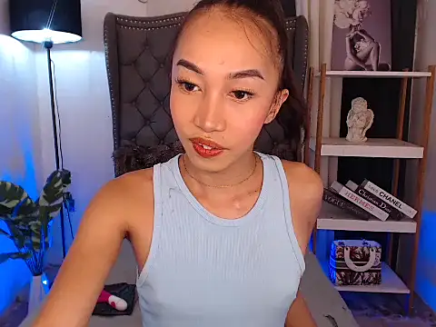 Snapshot of Sweet_kittyxx chatting on 12-04-25, 06:45 Sweet kittyxx online show from 12-04-25, 06:45