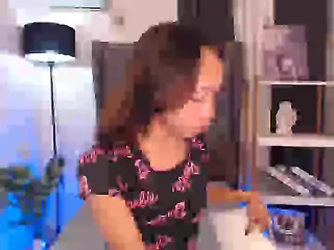 Snapshot of Sweet_kittyxx chatting on 10-04-25, 06:48 Sweet kittyxx online show from 10-04-25, 06:48