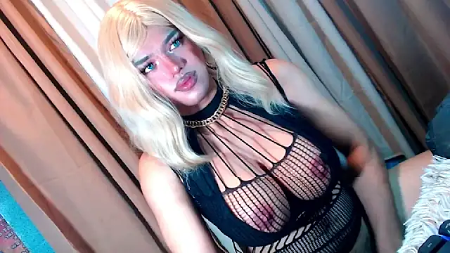 Snapshot of GoddessOFHUGEx chatting on 10-27-25, 07:04 GoddessOFHUGEx online show from 10-27-25, 07:04