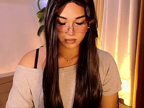 Snapshot of magnificent_kitana chatting on 05-24-26, 04:07 magnificent kitana online show from 05-24-26, 04:07