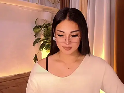 Snapshot of magnificent_kitana chatting on 06-11-26, 09:45 magnificent kitana online show from 06-11-26, 09:45