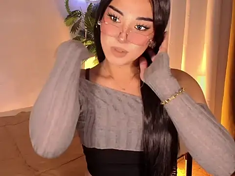 Snapshot of magnificent_kitana chatting on 05-27-26, 06:37 magnificent kitana online show from 05-27-26, 06:37