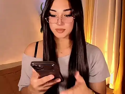 Snapshot of magnificent_kitana chatting on 05-22-26, 02:37 magnificent kitana online show from 05-22-26, 02:37
