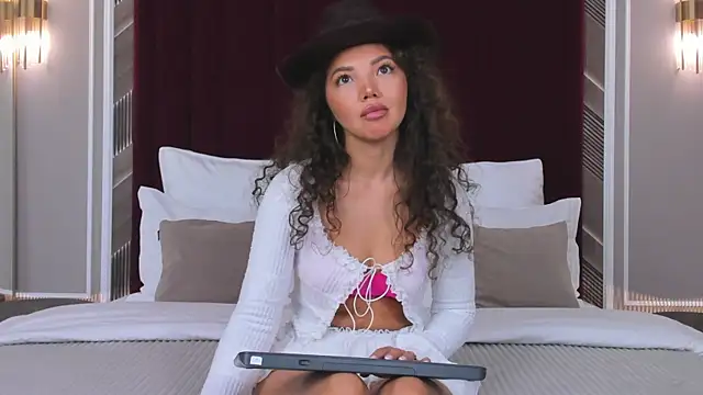 MargaretPeace online show from 04-02-26, 03:13