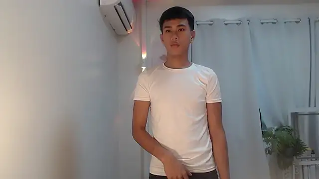 Snapshot of shokolet_2001 chatting on 01-09-26, 06:42 shokolet 2001 online show from 01-09-26, 06:42