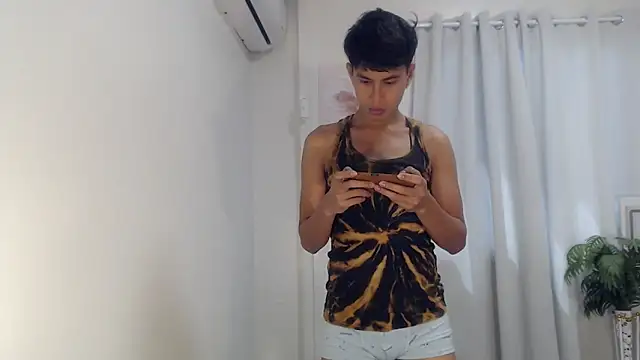 Snapshot of shokolet_2001 chatting on 12-22-25, 03:06 shokolet 2001 online show from 12-22-25, 03:06