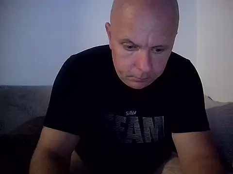 DaDDyLoVeSu83 online show from 06-17-26, 06:18