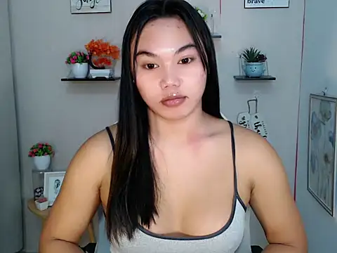 Snapshot of liane_mei chatting on 05-15-26, 05:55 liane mei online show from 05-15-26, 05:55