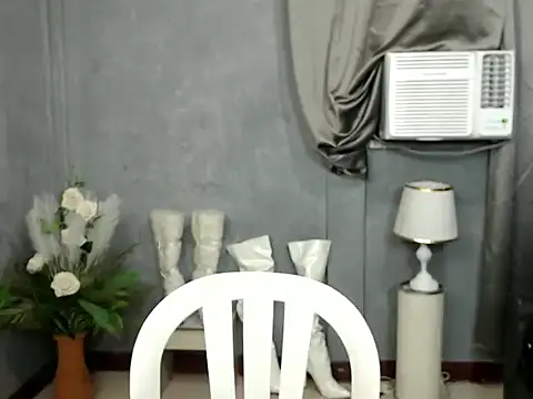 Snapshot of liane_mei chatting on 10-09-25, 10:43 liane mei online show from 10-09-25, 10:43