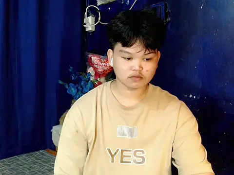 Reynelcock online show from 11-08-25, 04:43