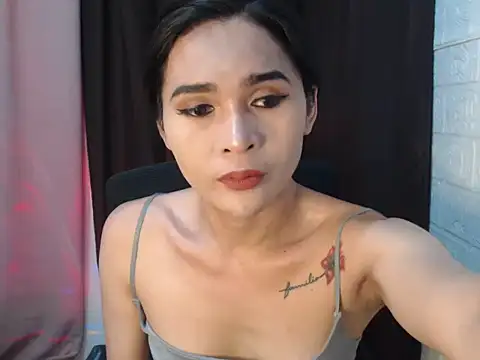 Snapshot of sweetsasha68 chatting on 06-20-26, 12:43 sweetsasha68 online show from 06-20-26, 12:43