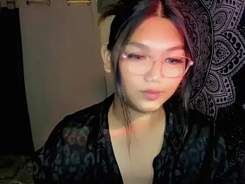 Snapshot of Lou_heart chatting on 05-10-26, 05:15 Lou heart online show from 05-10-26, 05:15