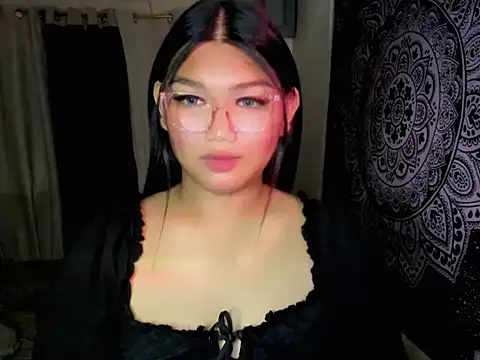 Snapshot of Lou_heart chatting on 06-21-26, 10:37 Lou heart online show from 06-21-26, 10:37
