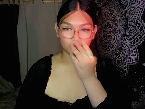 Snapshot of Lou_heart chatting on 05-28-26, 06:58 Lou heart online show from 05-28-26, 06:58