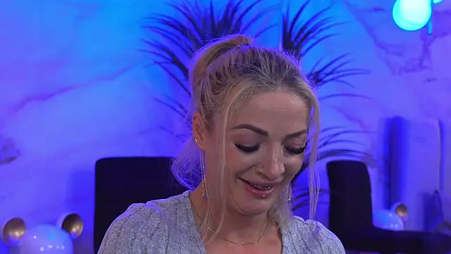 Izabellle02 online show from 04-10-26, 04:08