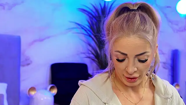 Izabellle02 online show from 03-07-26, 05:03