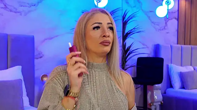 Snapshot of Izabellle02 chatting on 03-04-26, 05:04 Izabellle02 online show from 03-04-26, 05:04