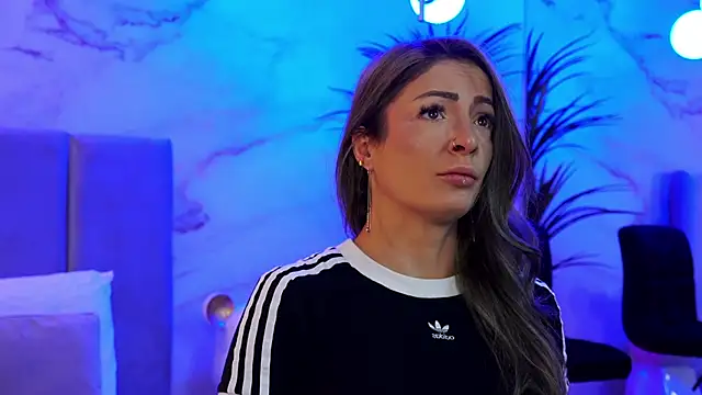 Snapshot of Izabellle02 chatting on 02-26-26, 05:18 Izabellle02 online show from 02-26-26, 05:18