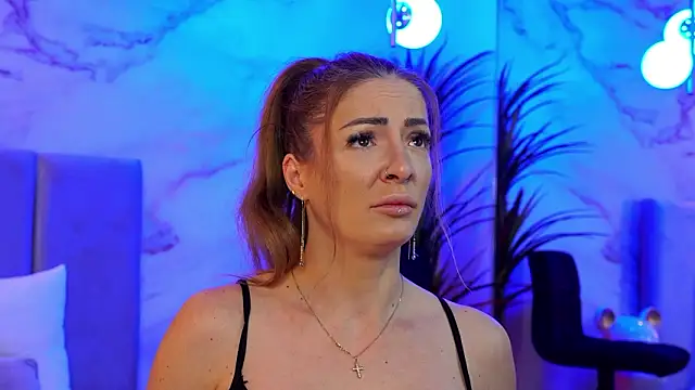 Snapshot of Izabellle02 chatting on 02-23-26, 04:36 Izabellle02 online show from 02-23-26, 04:36