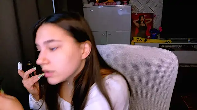 Snapshot of Arianna_Grend chatting on 10-15-25, 08:44 Arianna Grend online show from 10-15-25, 08:44