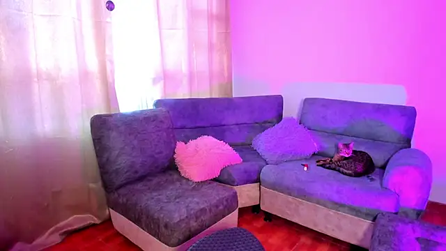 Shophie thoopson online show from 10-28-25, 12:26