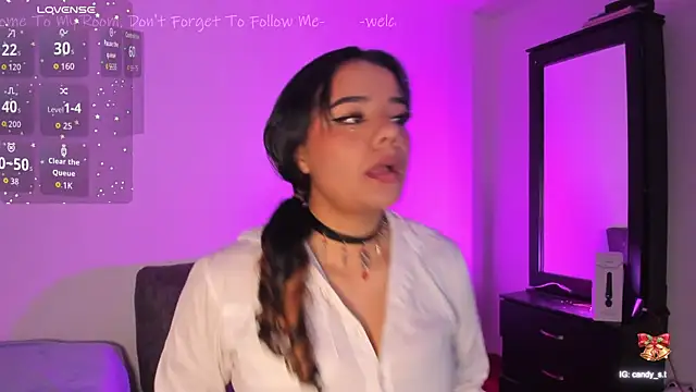 Shophie thoopson online show from 12-21-25, 09:04