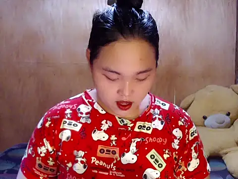 Snapshot of _Lylia chatting on 05-10-26, 02:37 Lylia online show from 05-10-26, 02:37