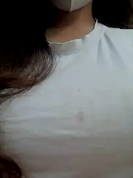 Snapshot of Muna_LM chatting on 06-11-26, 12:32 Muna LM online show from 06-11-26, 12:32