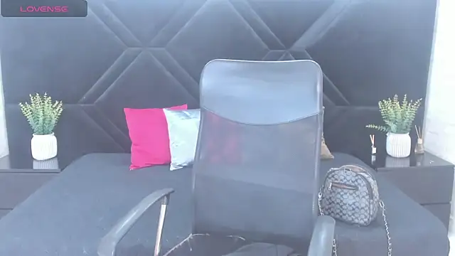 Dantzel  online show from 03-09-26, 07:28