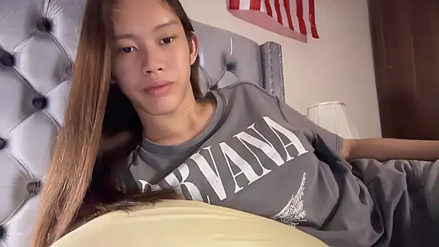 Snapshot of Its_Cora chatting on 09-25-25, 04:29 Its Cora online show from 09-25-25, 04:29