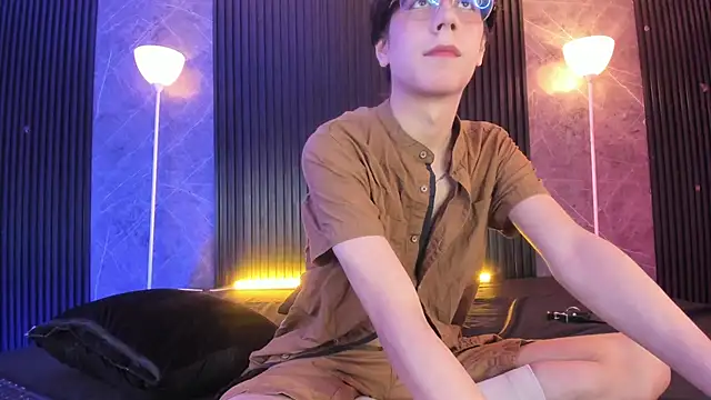 luixdust  online show from 11-05-25, 05:10