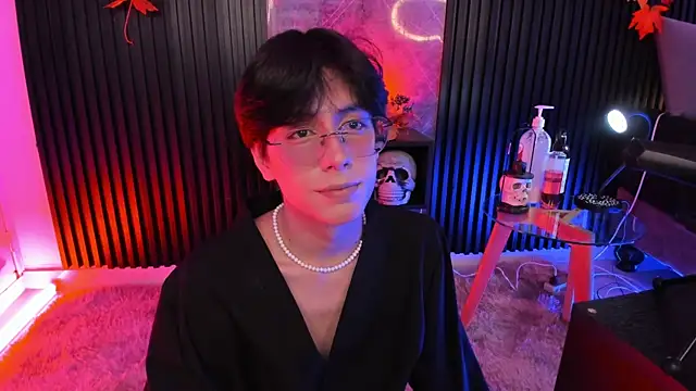 luixdust  online show from 10-17-25, 06:06