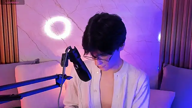 luixdust  online show from 09-28-25, 04:08