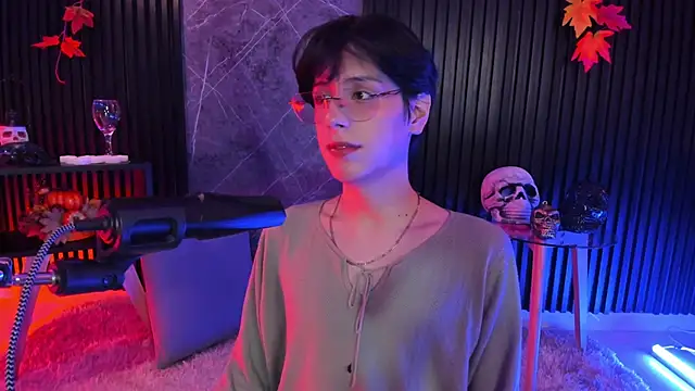 luixdust  online show from 10-22-25, 04:01