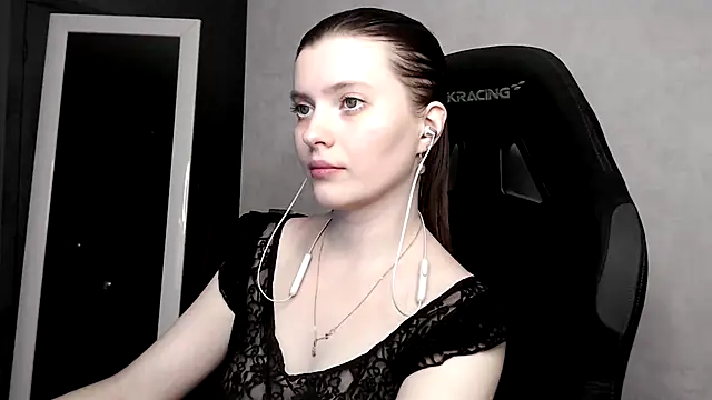 Snapshot of cute_elfy_ chatting on 09-19-25, 04:33 cute elfy online show from 09-19-25, 04:33
