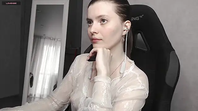 Snapshot of cute_elfy_ chatting on 09-30-25, 02:01 cute elfy online show from 09-30-25, 02:01