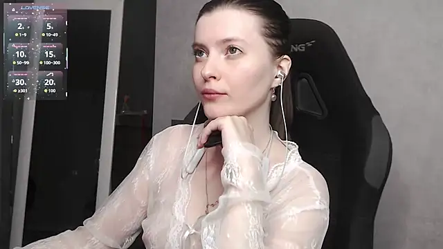 Snapshot of cute_elfy_ chatting on 09-28-25, 04:47 cute elfy online show from 09-28-25, 04:47