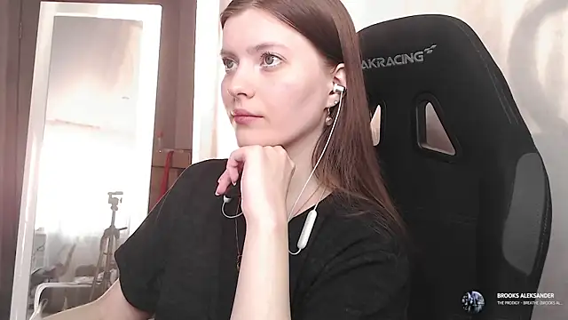 Snapshot of cute_elfy_ chatting on 09-21-25, 02:44 cute elfy online show from 09-21-25, 02:44