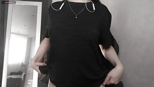 Snapshot of cute_elfy_ chatting on 09-23-25, 02:35 cute elfy online show from 09-23-25, 02:35