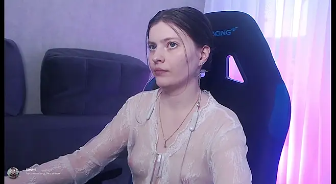 cute elfy  online show from 12-17-25, 01:16