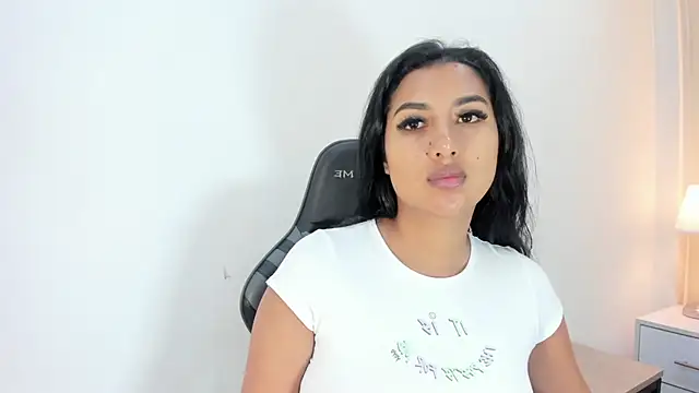 SalomeeBell online show from 12-15-25, 09:20